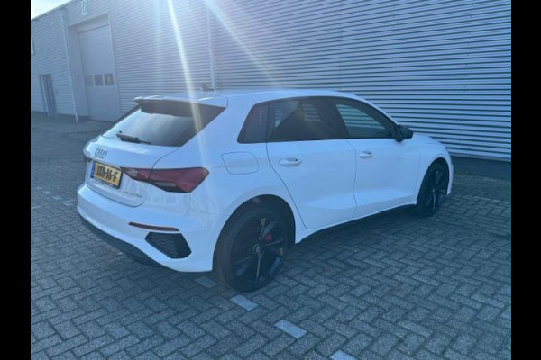Audi A3 Sportback 45 TFSI e S Black edition Competition,Stoelverwarming,Carplay,Sportstoelen,
