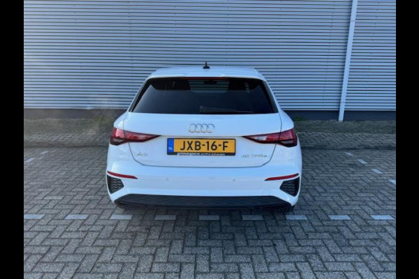 Audi A3 Sportback 45 TFSI e S Black edition Competition,Stoelverwarming,Carplay,Sportstoelen,