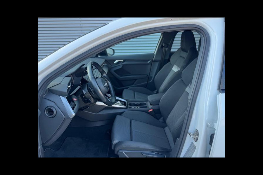 Audi A3 Sportback 45 TFSI e S Black edition Competition,Stoelverwarming,Carplay,Sportstoelen,