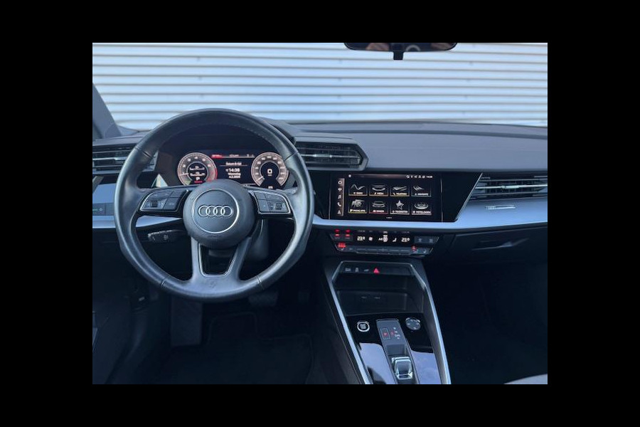 Audi A3 Sportback 45 TFSI e S Black edition Competition,Stoelverwarming,Carplay,Sportstoelen,
