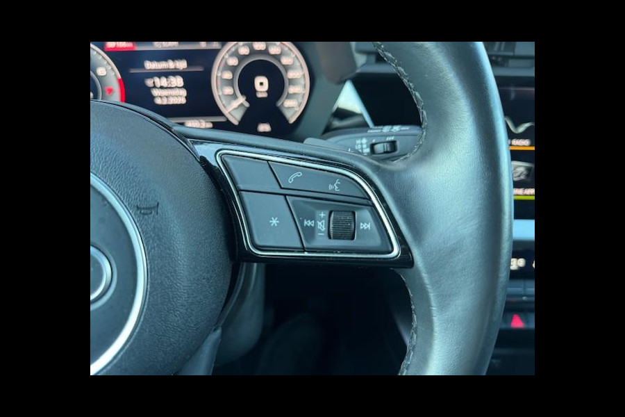 Audi A3 Sportback 45 TFSI e S Black edition Competition,Stoelverwarming,Carplay,Sportstoelen,
