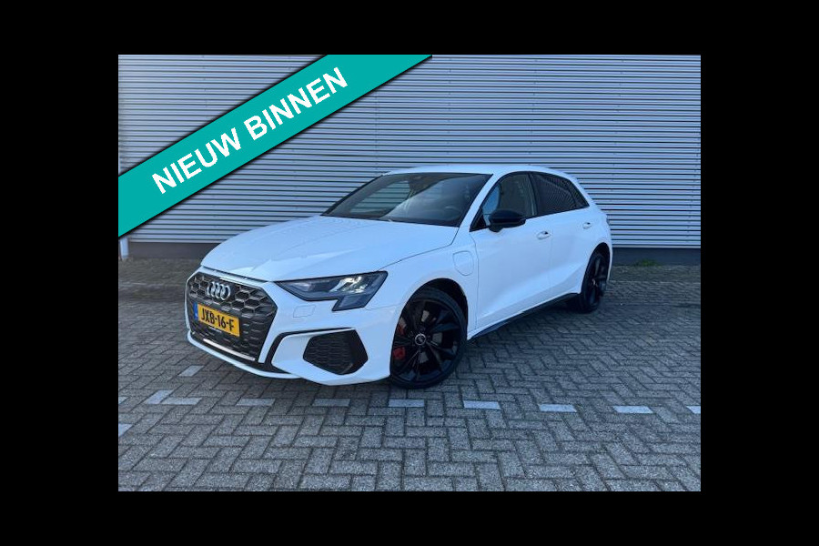 Audi A3 Sportback 45 TFSI e S Black edition Competition,Stoelverwarming,Carplay,Sportstoelen,