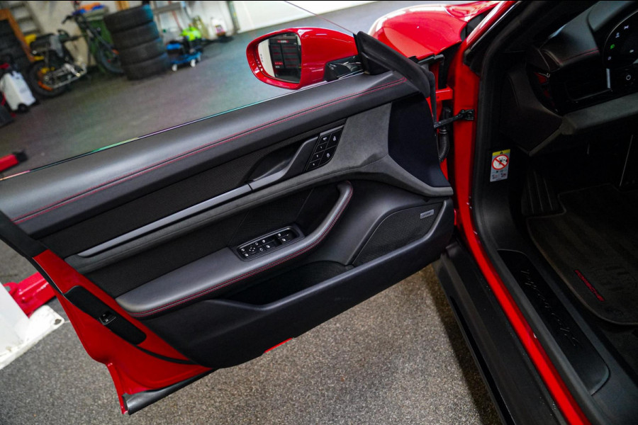 Porsche Taycan Sport Turismo GTS 93 kWh | Luchtvering / LIFT | Bose surround sound | Panorama | Luxe Leder / Alcantara | Sfeerverl