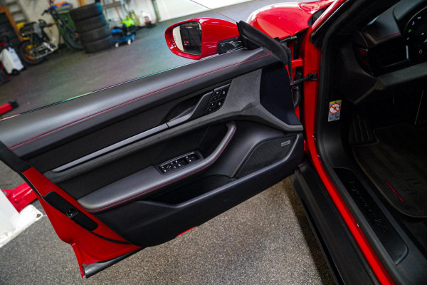 Porsche Taycan Sport Turismo GTS 93 kWh | Luchtvering / LIFT | Bose surround sound | Panorama | Luxe Leder / Alcantara | Sfeerverl