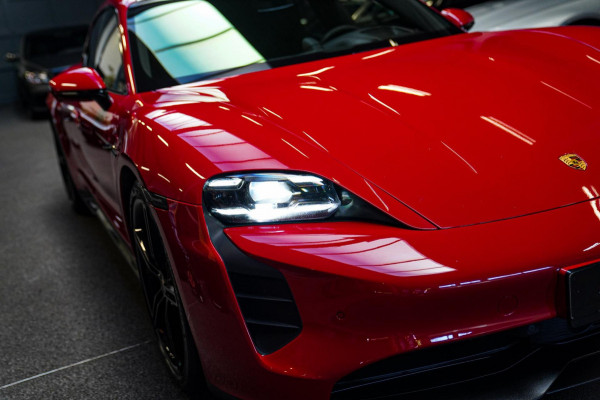 Porsche Taycan Sport Turismo GTS 93 kWh | Luchtvering / LIFT | Bose surround sound | Panorama | Luxe Leder / Alcantara | Sfeerverl