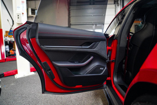 Porsche Taycan Sport Turismo GTS 93 kWh | Luchtvering / LIFT | Bose surround sound | Panorama | Luxe Leder / Alcantara | Sfeerverl