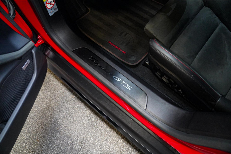Porsche Taycan Sport Turismo GTS 93 kWh | Luchtvering / LIFT | Bose surround sound | Panorama | Luxe Leder / Alcantara | Sfeerverl
