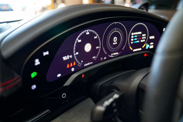 Porsche Taycan Sport Turismo GTS 93 kWh | Luchtvering / LIFT | Bose surround sound | Panorama | Luxe Leder / Alcantara | Sfeerverl