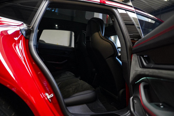 Porsche Taycan Sport Turismo GTS 93 kWh | Luchtvering / LIFT | Bose surround sound | Panorama | Luxe Leder / Alcantara | Sfeerverl