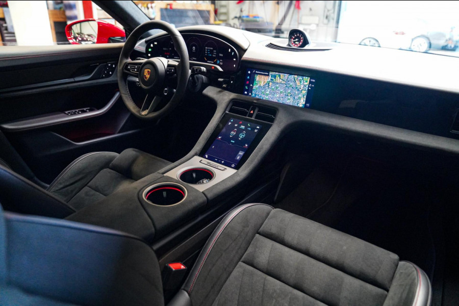 Porsche Taycan Sport Turismo GTS 93 kWh | Luchtvering / LIFT | Bose surround sound | Panorama | Luxe Leder / Alcantara | Sfeerverl