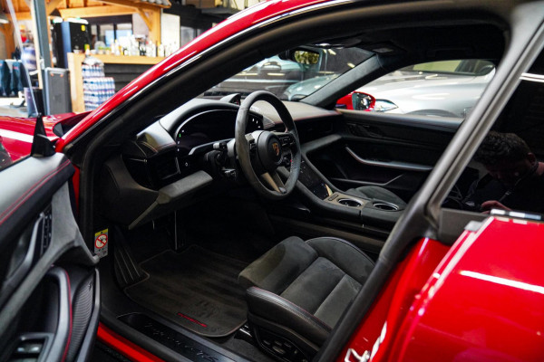 Porsche Taycan Sport Turismo GTS 93 kWh | Luchtvering / LIFT | Bose surround sound | Panorama | Luxe Leder / Alcantara | Sfeerverl