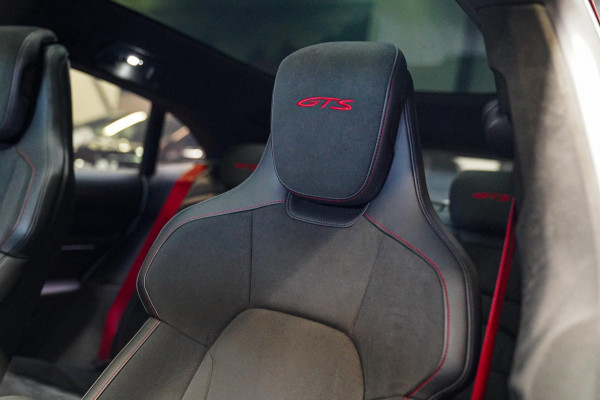 Porsche Taycan Sport Turismo GTS 93 kWh | Luchtvering / LIFT | Bose surround sound | Panorama | Luxe Leder / Alcantara | Sfeerverl