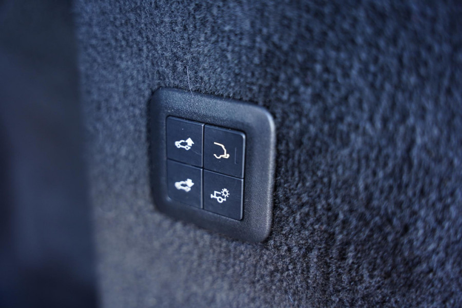 Land Rover Range Rover Sport 3.0 TDV6 HSE Dynamic / Meridian / Elek. Trekhaak /  Panoramadak