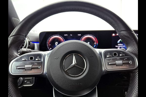 Mercedes-Benz A-Klasse 250 e AMG Plug-In Hybride AMG Line | Night Pakket | Sfeerverlichting |Stoelverwarming | Achteruitrijcamera | Ledkoplampen. Inclusief 24 maanden MB Certified garantie voor Europa.