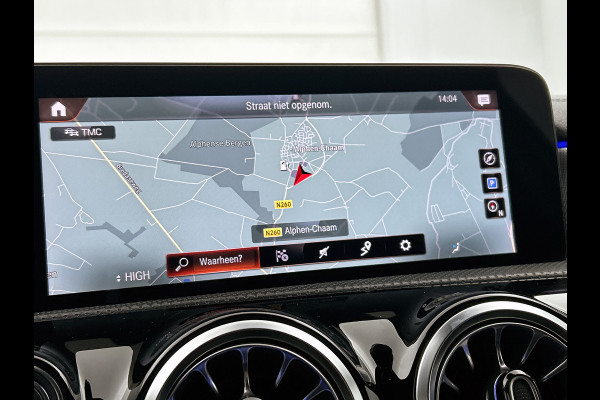 Mercedes-Benz A-Klasse 250 e AMG Plug-In Hybride AMG Line | Night Pakket | Sfeerverlichting |Stoelverwarming | Achteruitrijcamera | Ledkoplampen. Inclusief 24 maanden MB Certified garantie voor Europa.