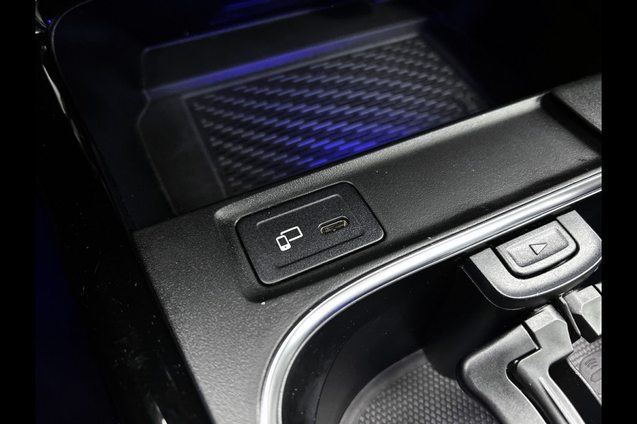 Mercedes-Benz A-Klasse 250 e AMG Plug-In Hybride AMG Line | Night Pakket | Sfeerverlichting |Stoelverwarming | Achteruitrijcamera | Ledkoplampen. Inclusief 24 maanden MB Certified garantie voor Europa.