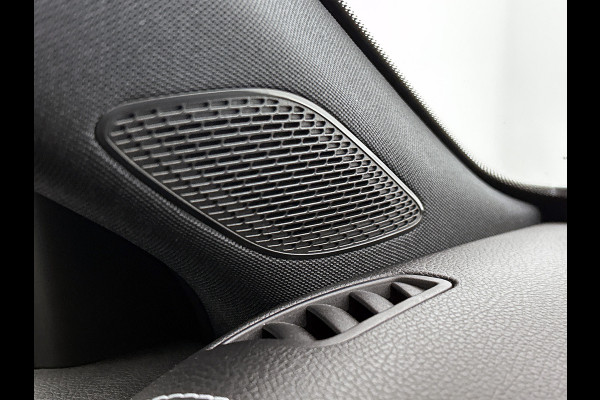 Mercedes-Benz A-Klasse 250 e AMG Plug-In Hybride AMG Line | Night Pakket | Sfeerverlichting |Stoelverwarming | Achteruitrijcamera | Ledkoplampen. Inclusief 24 maanden MB Certified garantie voor Europa.