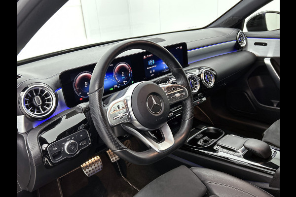 Mercedes-Benz A-Klasse 250 e AMG Plug-In Hybride AMG Line | Night Pakket | Sfeerverlichting |Stoelverwarming | Achteruitrijcamera | Ledkoplampen. Inclusief 24 maanden MB Certified garantie voor Europa.