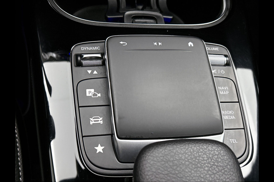 Mercedes-Benz A-Klasse 250 e AMG Plug-In Hybride AMG Line | Night Pakket | Sfeerverlichting |Stoelverwarming | Achteruitrijcamera | Ledkoplampen. Inclusief 24 maanden MB Certified garantie voor Europa.
