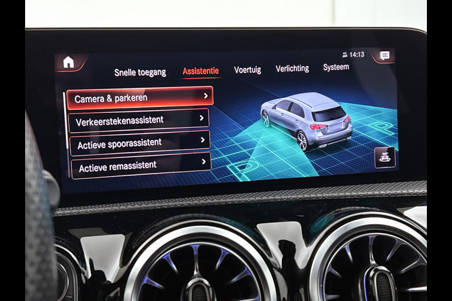 Mercedes-Benz A-Klasse 250 e AMG Plug-In Hybride AMG Line | Night Pakket | Sfeerverlichting |Stoelverwarming | Achteruitrijcamera | Ledkoplampen. Inclusief 24 maanden MB Certified garantie voor Europa.