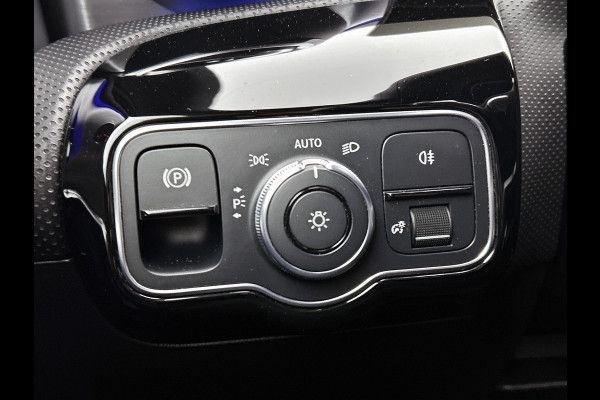 Mercedes-Benz A-Klasse 250 e AMG Plug-In Hybride AMG Line | Night Pakket | Sfeerverlichting |Stoelverwarming | Achteruitrijcamera | Ledkoplampen. Inclusief 24 maanden MB Certified garantie voor Europa.