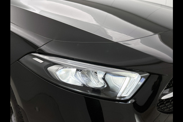 Mercedes-Benz A-Klasse 250 e AMG Plug-In Hybride AMG Line | Night Pakket | Sfeerverlichting |Stoelverwarming | Achteruitrijcamera | Ledkoplampen. Inclusief 24 maanden MB Certified garantie voor Europa.
