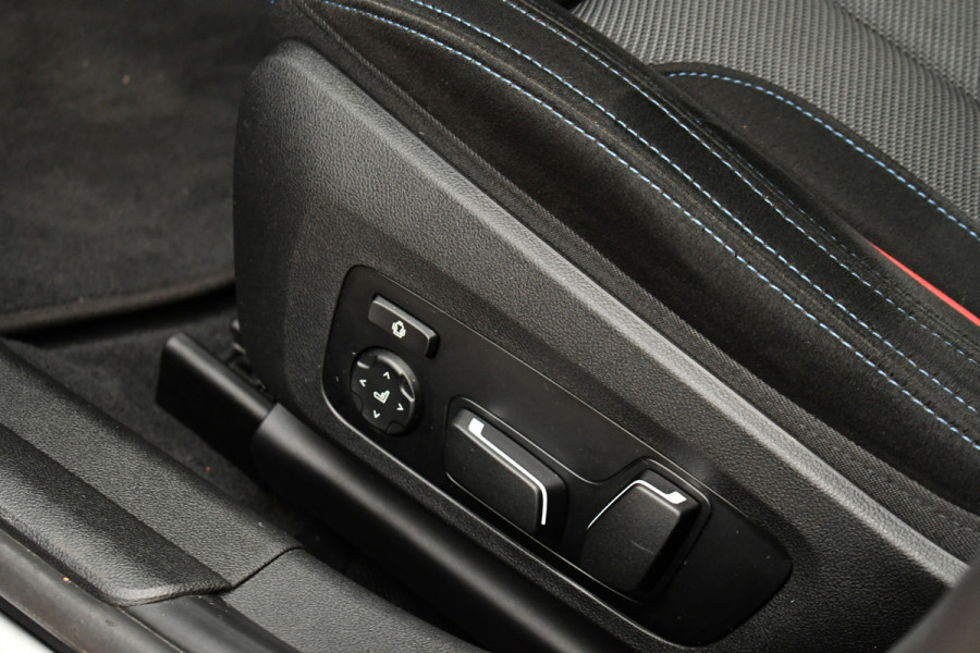 BMW 3 Serie Touring 330e M-Sport LCI-2 Pano Trekh 360 HUD El-zetels