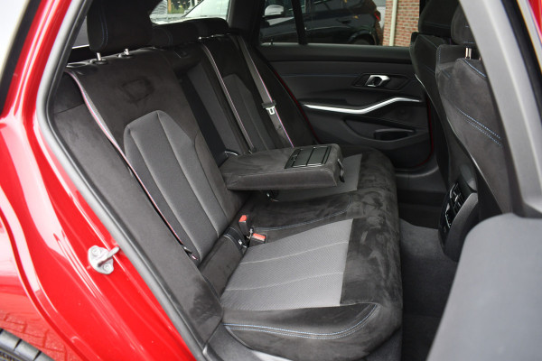 BMW 3 Serie Touring 330e M-Sport LCI-2 Pano Trekh 360 HUD El-zetels