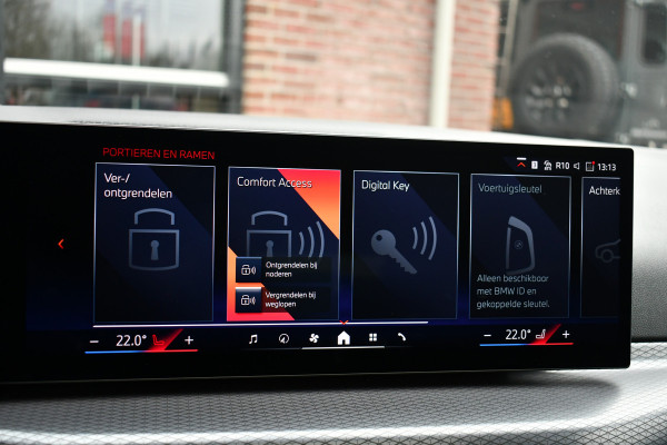 BMW 3 Serie Touring 330e M-Sport LCI-2 Pano Trekh 360 HUD El-zetels