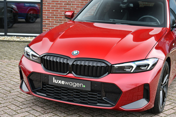 BMW 3 Serie Touring 330e M-Sport LCI-2 Pano Trekh 360 HUD El-zetels