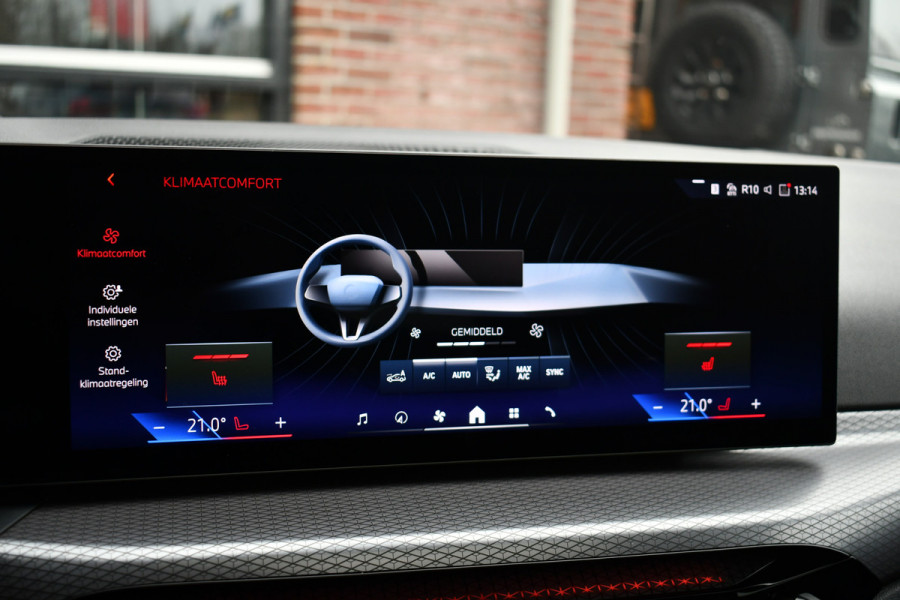 BMW 3 Serie Touring 330e M-Sport LCI-2 Pano Trekh 360 HUD El-zetels