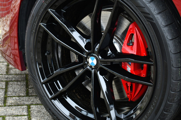 BMW 3 Serie Touring 330e M-Sport LCI-2 Pano Trekh 360 HUD El-zetels