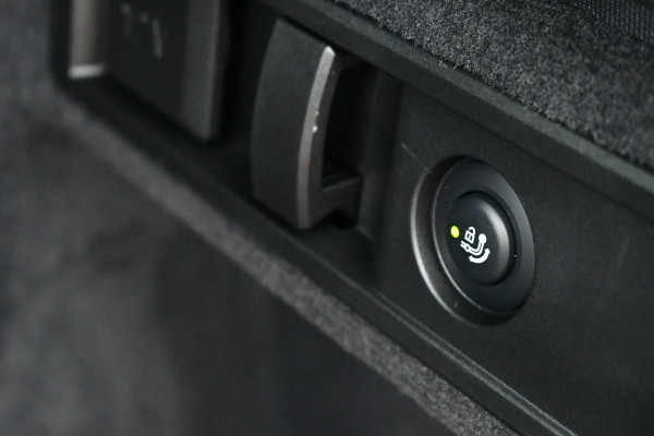 BMW 3 Serie Touring 330e M-Sport LCI-2 Pano Trekh 360 HUD El-zetels