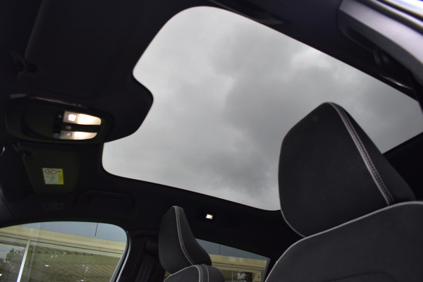 Volvo C40 Recharge 408PK Twin Intro Edition 78 kWh | 20" LMV | Trekhaak | Harman/Kardon | Getint glas | Panoramadak  | Elektrische Stoelen |