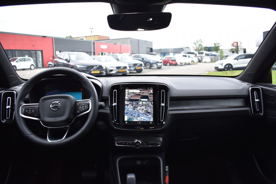 Volvo C40 Recharge 408PK Twin Intro Edition 78 kWh | 20" LMV | Trekhaak | Harman/Kardon | Getint glas | Panoramadak  | Elektrische Stoelen |