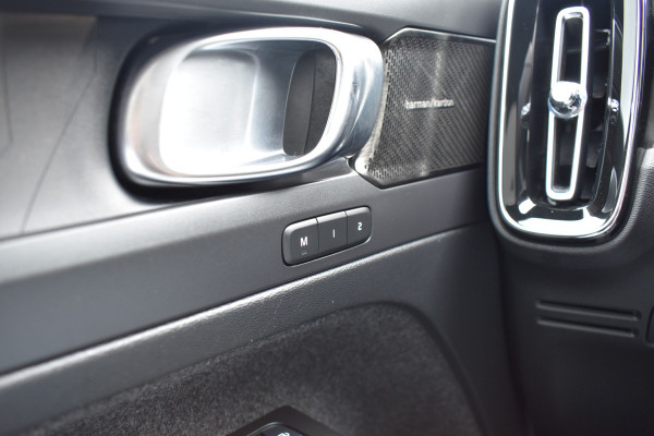 Volvo C40 Recharge 408PK Twin Intro Edition 78 kWh | 20" LMV | Trekhaak | Harman/Kardon | Getint glas | Panoramadak  | Elektrische Stoelen |