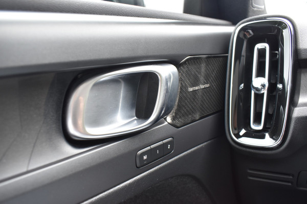 Volvo C40 Recharge 408PK Twin Intro Edition 78 kWh | 20" LMV | Trekhaak | Harman/Kardon | Getint glas | Panoramadak  | Elektrische Stoelen |