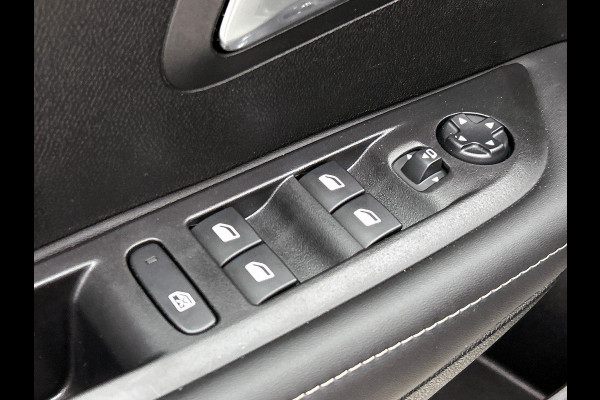 Peugeot 208 1.2 Hybrid 100PK Automaat Allure | Navigatie | Apple Carplay/Android Auto | Airco | Camera | Parkeer sensoren | Cruise Control | Led | Lichtmetalen Velgen