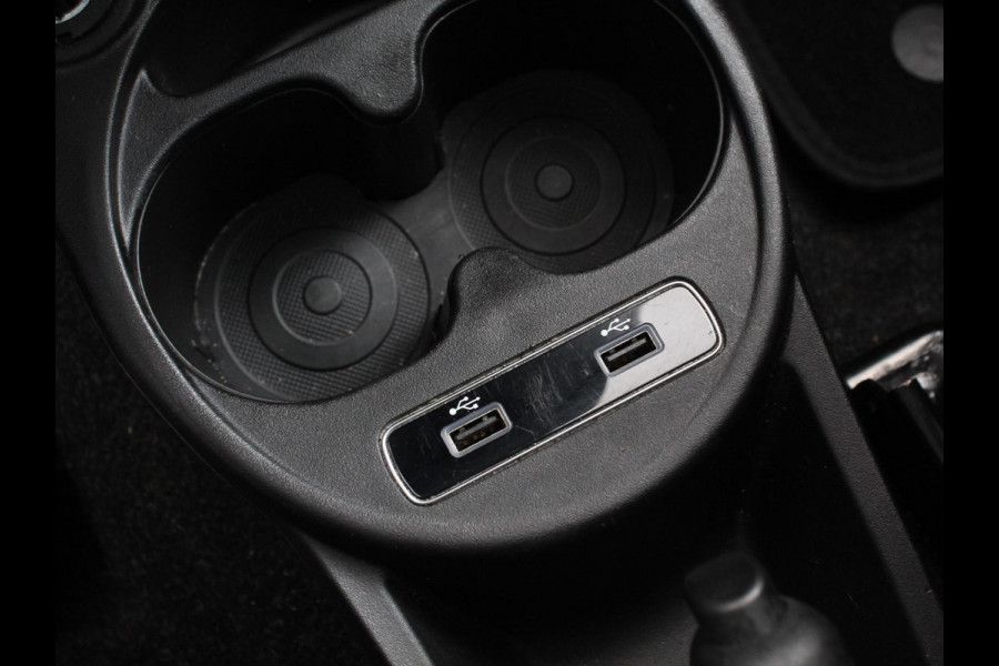 Fiat 500 1.0 Hybrid Dolcevita | Parkeersensor achter | Climate control | Radio | Panoramadak | Cruise control