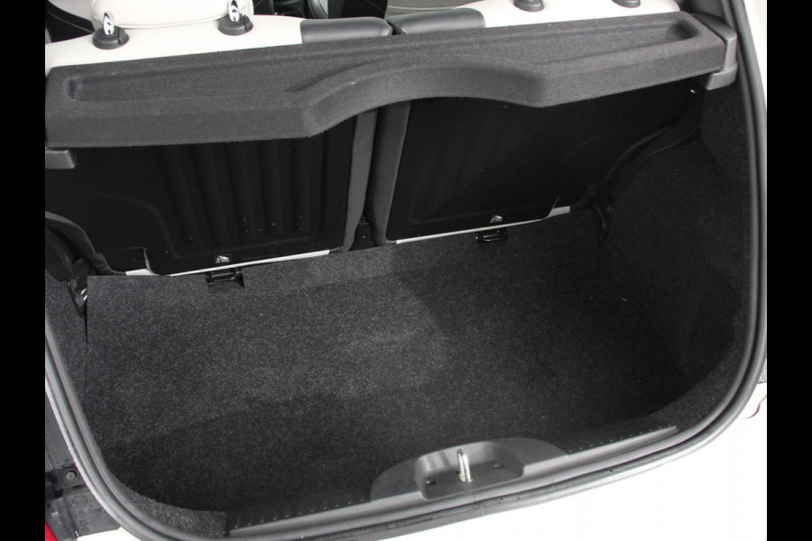 Fiat 500 1.0 Hybrid Dolcevita | Parkeersensor achter | Climate control | Radio | Panoramadak | Cruise control