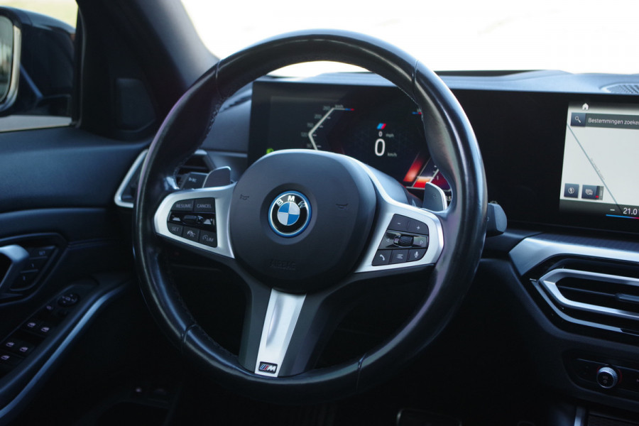 BMW 3 Serie Touring 330e 293 PK xDrive High Executive M-Sport Pro, M-Technic Stoelen, Panoramadak, Adap. Cruise Control, Head-Up