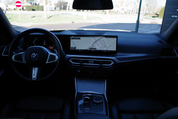 BMW 3 Serie Touring 330e 293 PK xDrive High Executive M-Sport Pro, M-Technic Stoelen, Panoramadak, Adap. Cruise Control, Head-Up