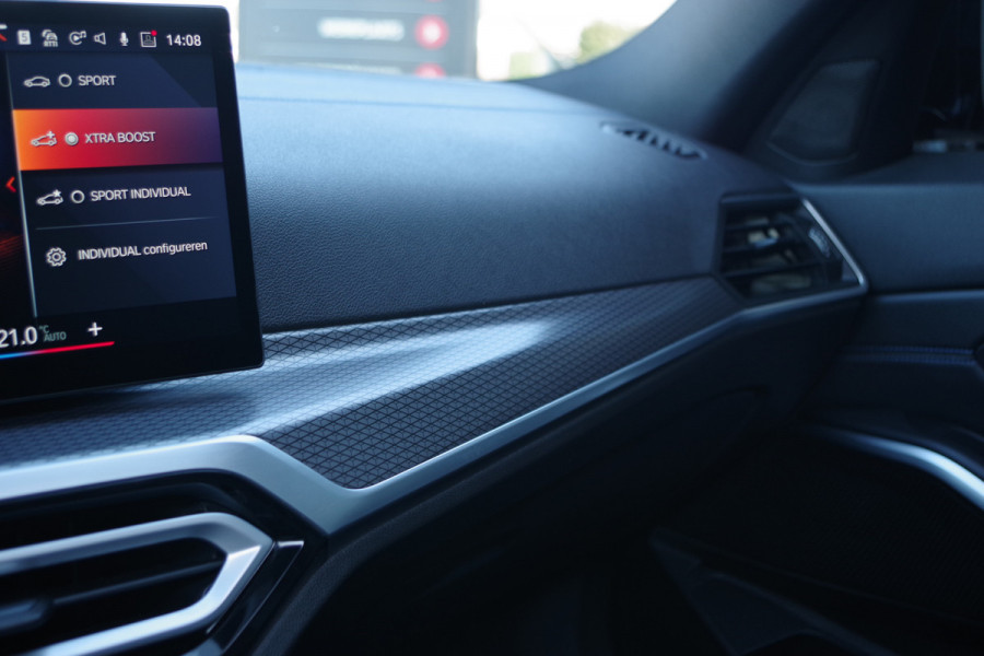 BMW 3 Serie Touring 330e 293 PK xDrive High Executive M-Sport Pro, M-Technic Stoelen, Panoramadak, Adap. Cruise Control, Head-Up