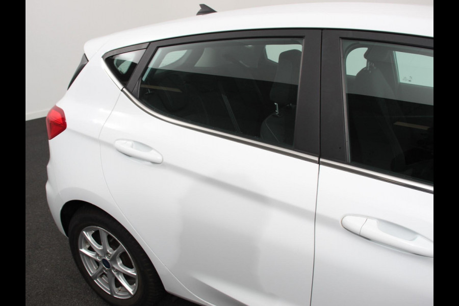 Ford Fiesta 1.0 EcoBoost Titanium | Navigatie | Apple Carplay/Android Auto | Climate Control | Stoelverwarming | Cruise Control | Lichtmetalen Velgen