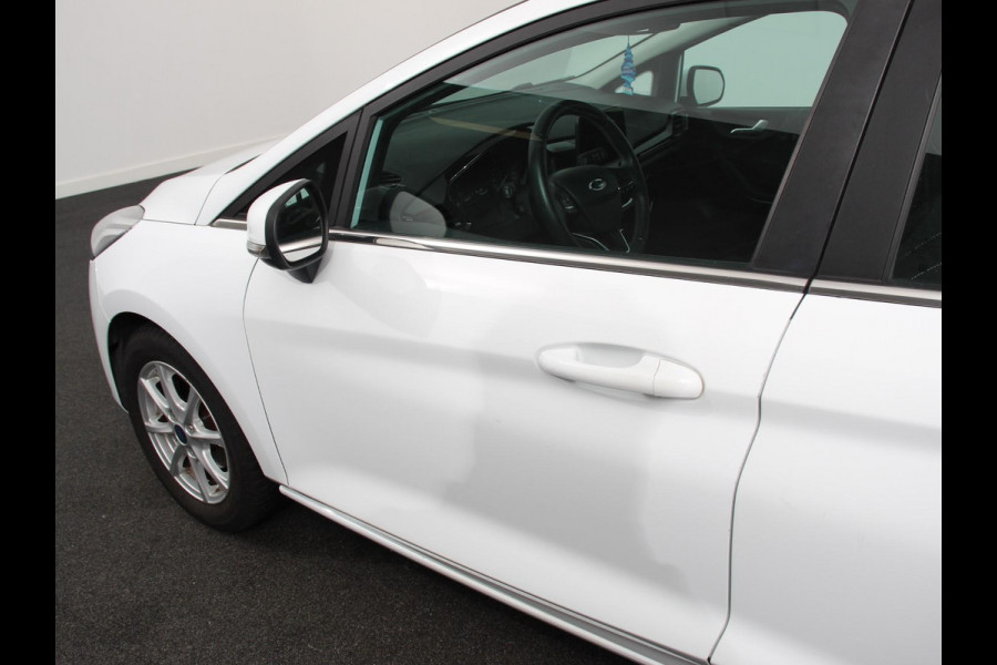 Ford Fiesta 1.0 EcoBoost Titanium | Navigatie | Apple Carplay/Android Auto | Climate Control | Stoelverwarming | Cruise Control | Lichtmetalen Velgen