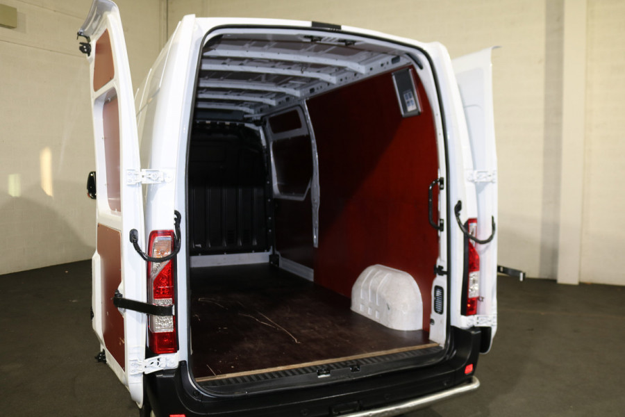 Renault Master T35 2.3 dCi 135pk L3 H2 Work Edition