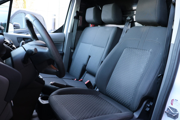 Ford Transit Connect 1.5 EcoBlue L2 120 PK | CarPlay | Camera | Stoelverwarming | Betimmering | 3-Zitter | Airco | Nieuwe APK | Dealer onderhouden | Euro 6