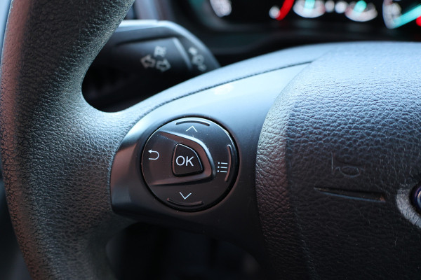 Ford Transit Connect 1.5 EcoBlue L2 120 PK | CarPlay | Camera | Stoelverwarming | Betimmering | 3-Zitter | Airco | Nieuwe APK | Dealer onderhouden | Euro 6