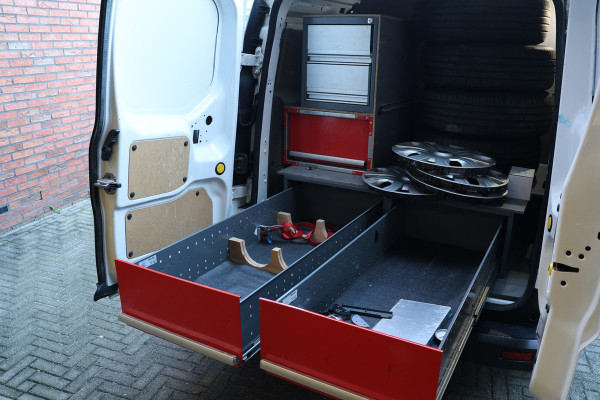 Ford Transit Connect 1.5 EcoBlue L2 120 PK | CarPlay | Camera | Stoelverwarming | Betimmering | 3-Zitter | Airco | Nieuwe APK | Dealer onderhouden | Euro 6