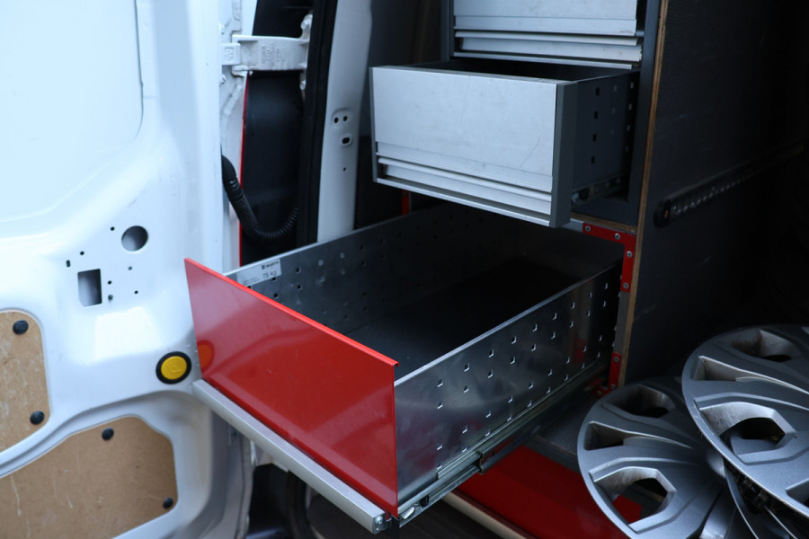 Ford Transit Connect 1.5 EcoBlue L2 120 PK | CarPlay | Camera | Stoelverwarming | Betimmering | 3-Zitter | Airco | Nieuwe APK | Dealer onderhouden | Euro 6